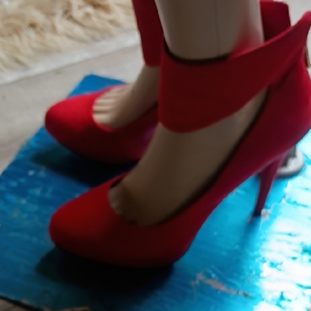 Jessica Simpson Vibrant Red Heels - Picture 4 of 6
